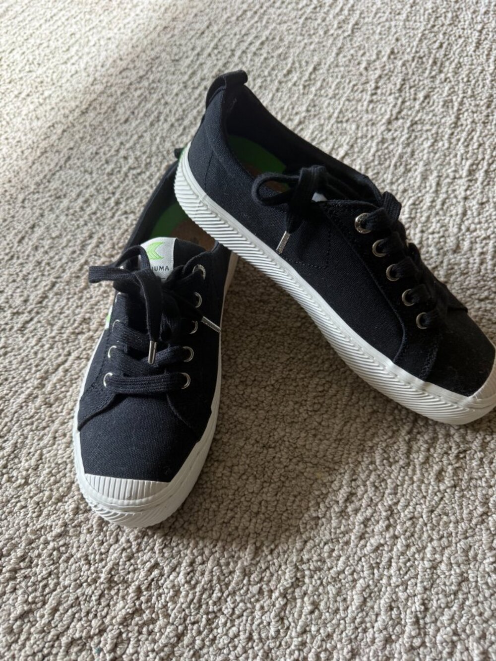 Cariuma OCA Low Canvas Sneakers Size 8 Womens Black